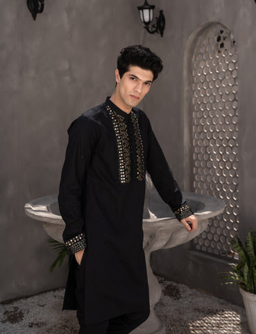 THE KURTA HOUSE ETHINIC MOTIF EMBROIDERED SEQUENCE WORK KURTA WITH PAJAMA SET FOR MEN