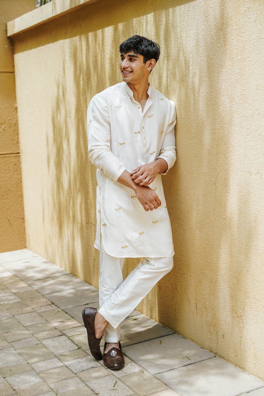 WHITE DRAGONFLY EMBROIDERY WORKED MEN'S KURTA WITH PAJAMA